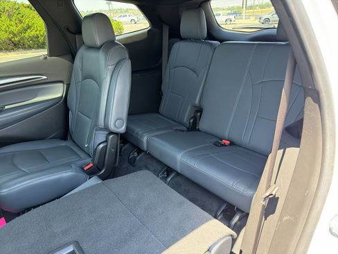 Used 2022 Buick Enclave Premium AWD/4WD image 22