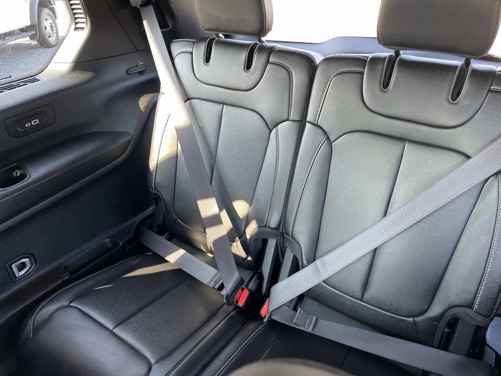 Used 2024 Jeep Grand Cherokee L Limited w/ Black Appearance Package RWD image 13