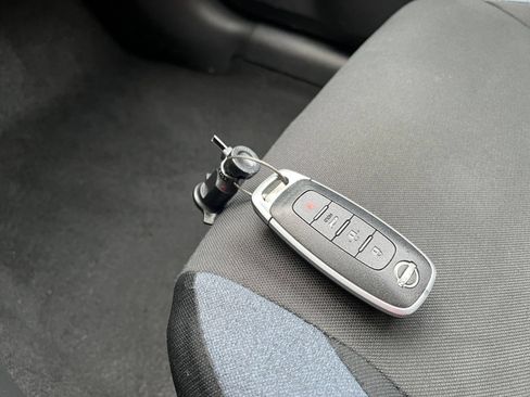 Used 2025 Nissan Versa SV FWD image 20
