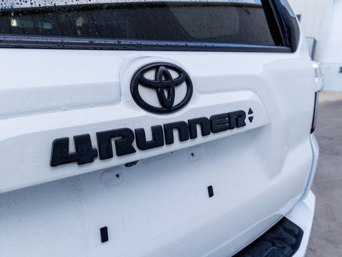 Used 2022 Toyota 4Runner SR5 image 12