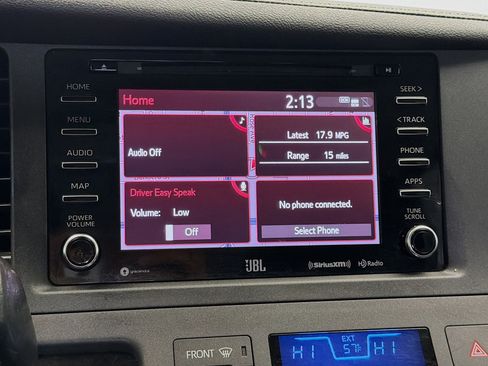 Used 2019 Toyota Sienna SE Premium w/ Protection Package image 9