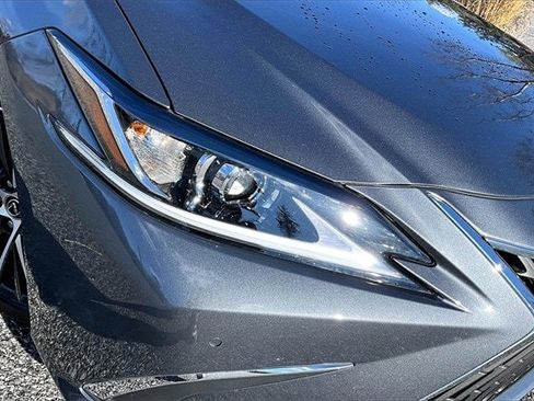 Used 2024 Lexus ES 300h w/ Premium Package image 35