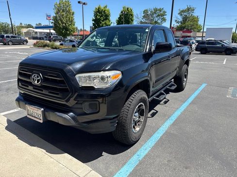 Used 2017 Toyota Tacoma SR w/ SR Convenience Package AWD/4WD image 1