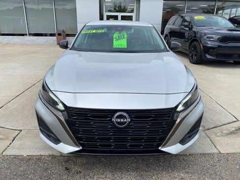 Used 2024 Nissan Altima 2.5 SR FWD image 10