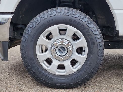 Certified 2024 Ford F250 XLT image 9