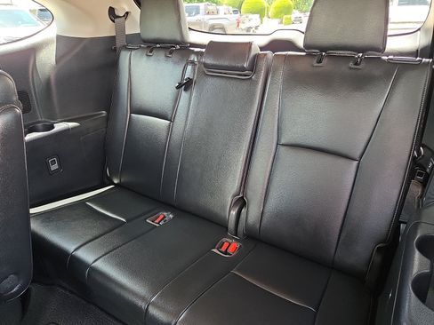 Used 2023 Toyota Highlander Limited AWD/4WD image 10