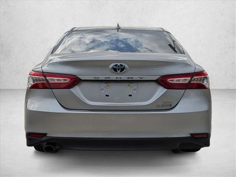 Used 2020 Toyota Camry XLE image 6