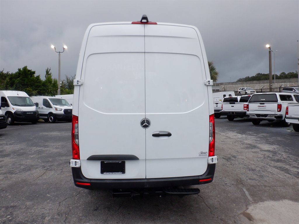 Used 2022 Mercedes-Benz Sprinter 2500 image 4