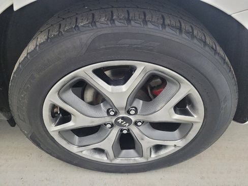 Used 2019 Kia Sorento SX image 31