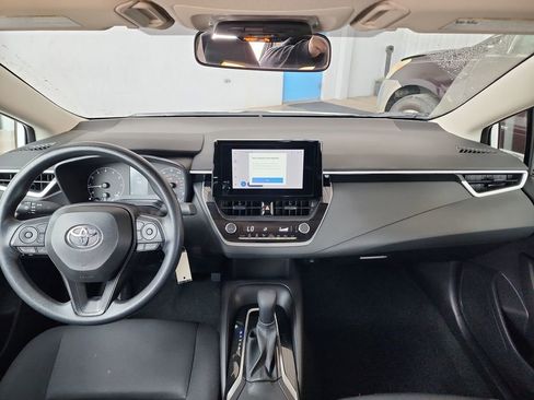 Used 2025 Toyota Corolla LE FWD image 18