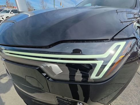 New 2026 Volvo XC90 B6 Plus w/ Protection Package Premier image 36