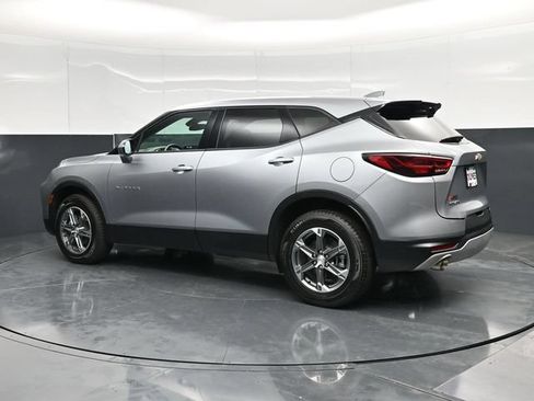 Used 2025 Chevrolet Blazer LT FWD image 8