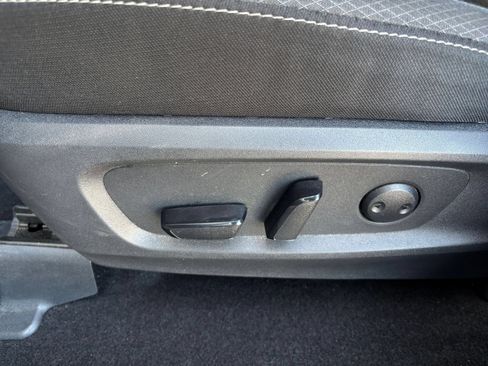 Used 2025 Nissan Pathfinder SV FWD image 18