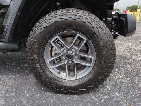 Used 2025 Jeep Gladiator Mojave AWD/4WD image 11
