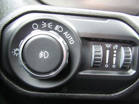 Used 2020 Jeep Wrangler Sport AWD/4WD image 14