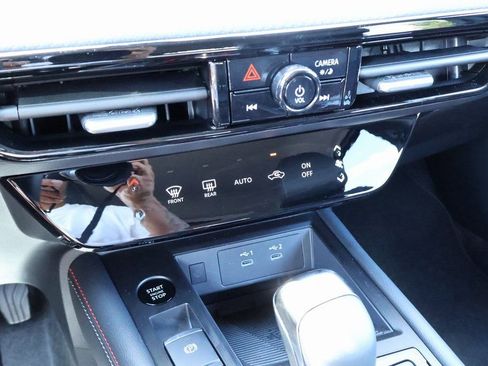 New 2026 Nissan Kicks SR image 12