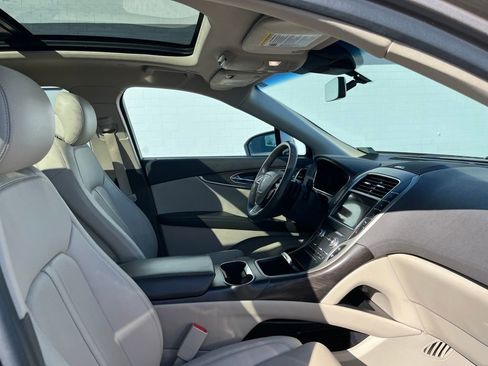 Used 2019 Lincoln Nautilus Reserve AWD/4WD image 2