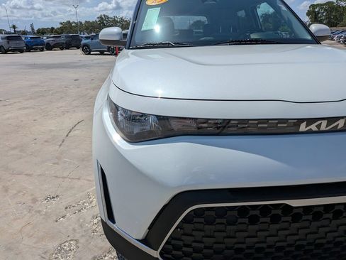 Certified 2025 Kia Soul LX w/ LX Technology Package FWD image 9