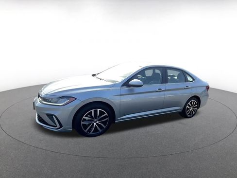 Used 2025 Volkswagen Jetta SE image 8