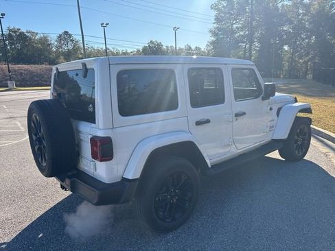 Used 2022 Jeep Wrangler Unlimited Sahara image 2