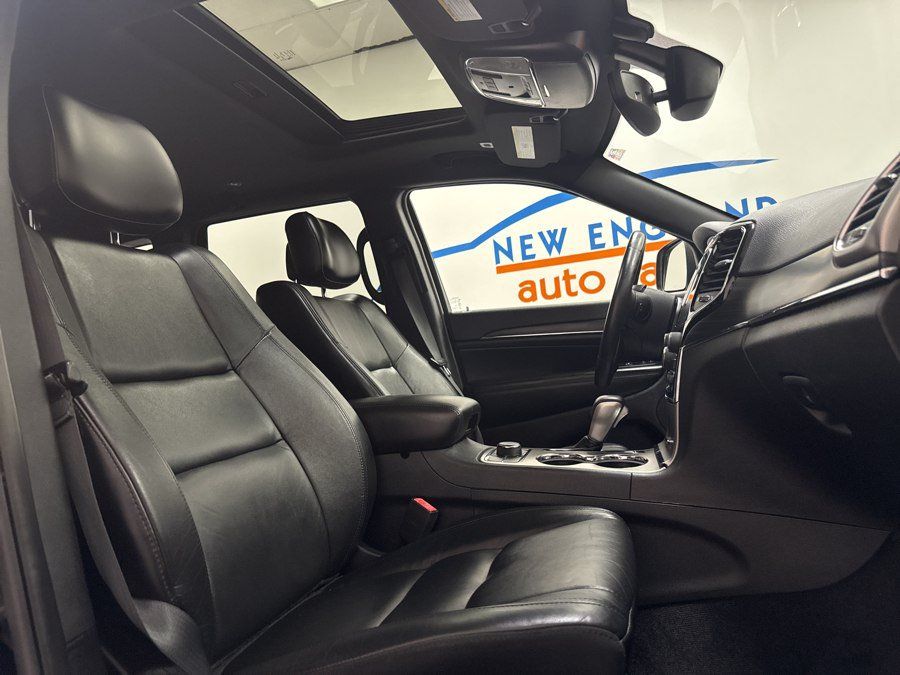 Used 2018 Jeep Grand Cherokee Laredo AWD/4WD image 18