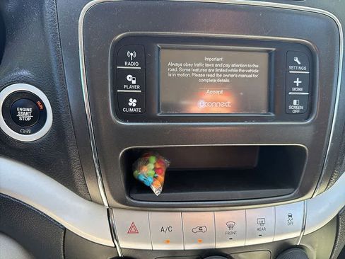 Used 2019 Dodge Journey SE w/ Connectivity Group FWD image 16
