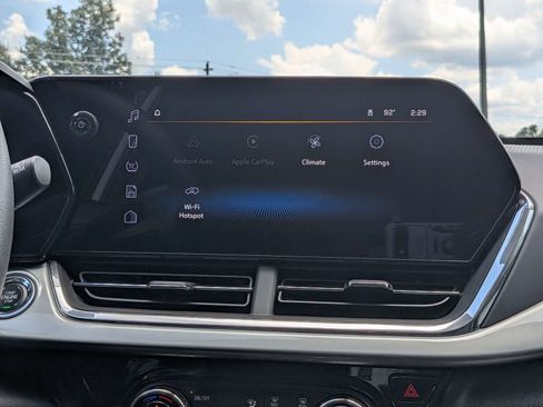 Used 2025 Chevrolet Trax LT FWD image 17