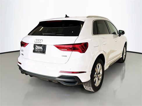Used 2025 Audi Q3 2.0T Premium image 36
