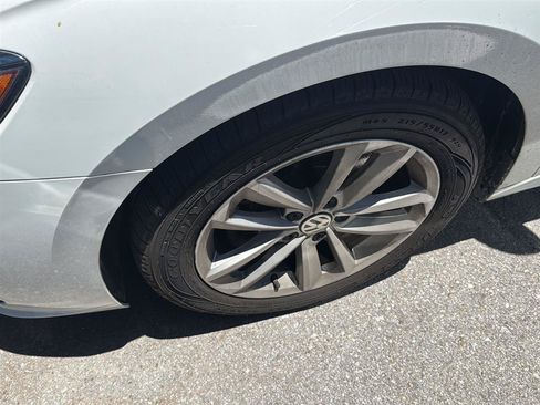 Used 2020 Volkswagen Passat 2.0T SE FWD image 3