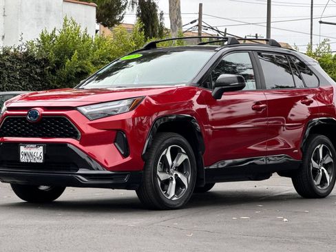 Used 2022 Toyota RAV4 SE w/ Weather & Moonroof Package AWD/4WD image 8