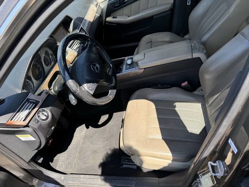 Used 2011 Mercedes-Benz E 550 4MATIC Sedan w/ Premium 2 Pkg image 17