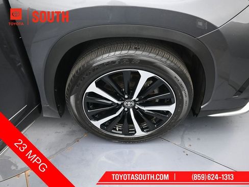 Used 2021 Toyota Highlander XSE AWD/4WD image 38