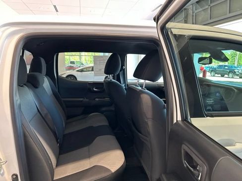 Used 2020 Toyota Tacoma TRD Off-Road w/ Technology Package AWD/4WD image 14