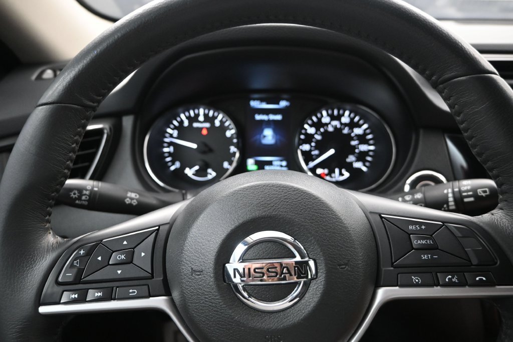 Used 2017 Nissan Rogue SV w/ Midnight Edition AWD/4WD image 14