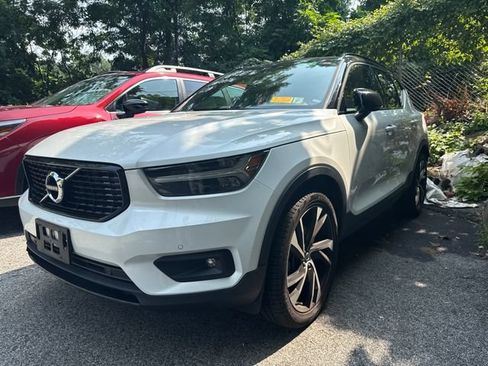 Used 2020 Volvo XC40 T5 R-Design w/ Protection Package AWD/4WD image 5
