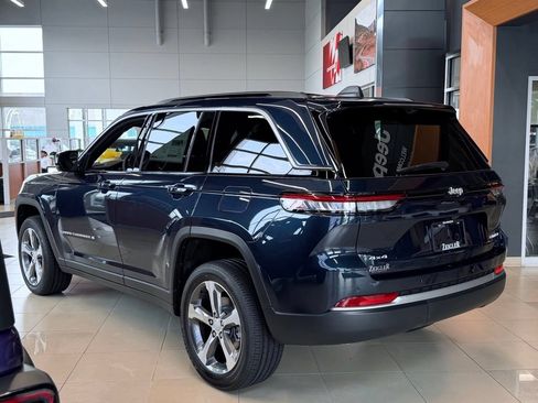 New 2026 Jeep Grand Cherokee Limited w/ Luxury Tech Group II AWD/4WD image 8