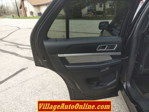 Used 2017 Ford Explorer XLT w/ XLT Technology Feature Bundle AWD/4WD image 31