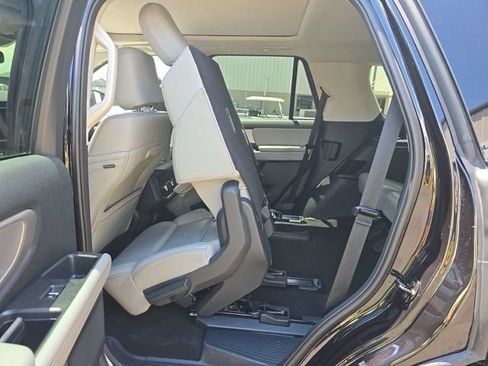 Used 2025 Ford Expedition Active AWD/4WD image 13