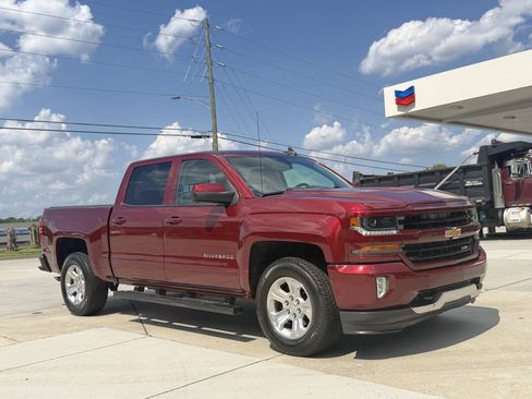Used 2017 Chevrolet Silverado 1500 LT w/ All Star Edition AWD/4WD image 3
