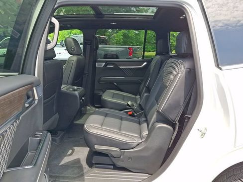 Certified 2025 GMC Acadia Denali w/ Super Cruise Package AWD/4WD image 24