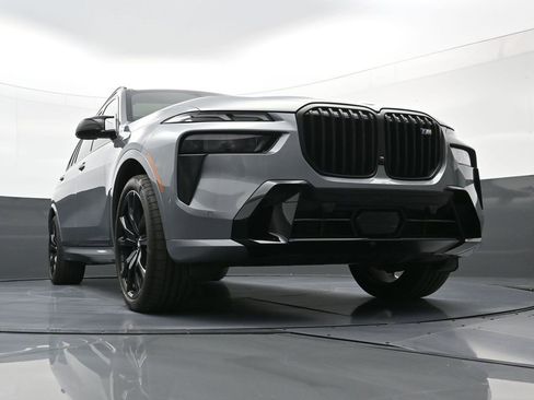 Used 2025 BMW X7 M60i image 26