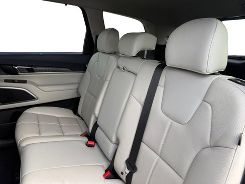 Used 2023 Kia Telluride EX image 16