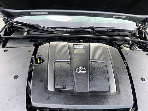 Used 2021 Lexus LS 500 F Sport w/ Accessory Package (Z2) image 31