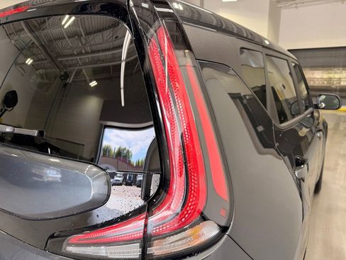 Used 2025 Kia Soul LX w/ LX Technology Package FWD image 5