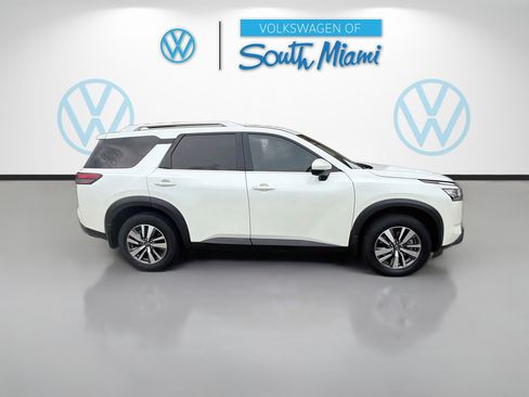 Used 2024 Nissan Pathfinder SL FWD image 8
