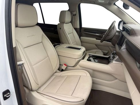 Used 2023 GMC Yukon XL Denali AWD/4WD image 16
