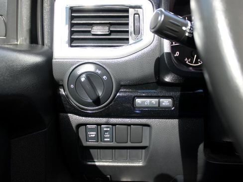 Used 2021 Nissan Titan SV w/ SV Convenience Package image 25