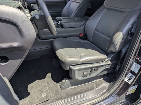 Used 2025 Ford Expedition Max Active AWD/4WD image 14