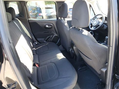 Used 2020 Jeep Renegade Latitude w/ Cold Weather Group image 21