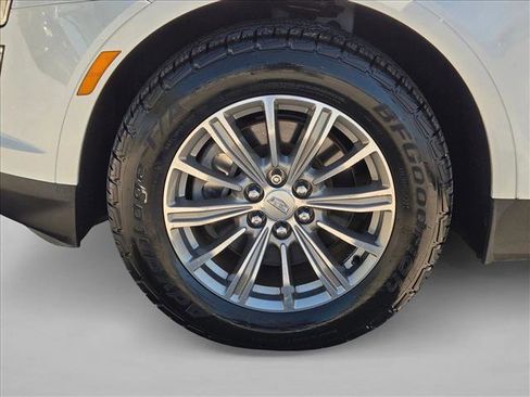 Used 2017 Cadillac XT5 Luxury w/ Driver Awareness Package image 24